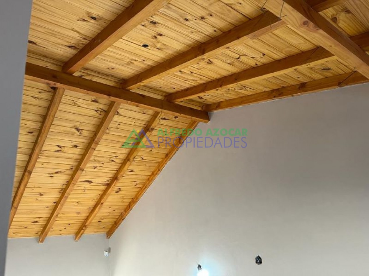Encantadora Casa de dos plantas y terreno.